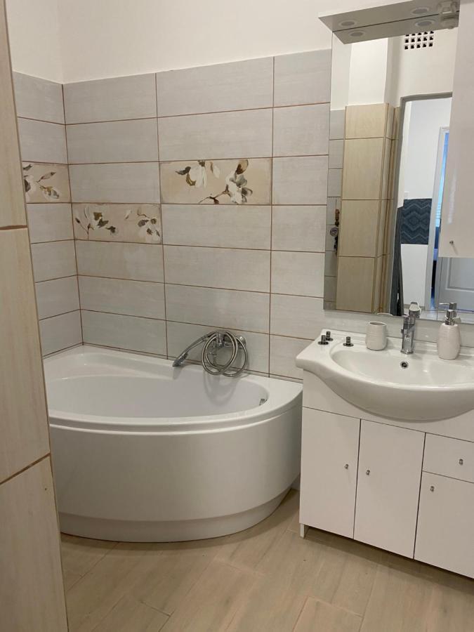 City Center Apartman Нагиканиша Екстериор снимка